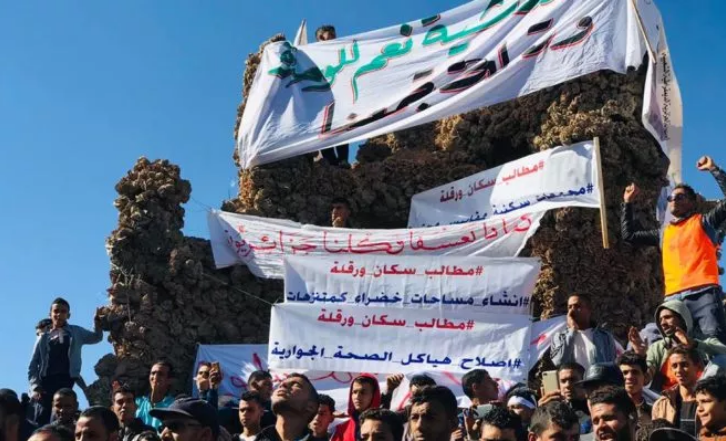 Les jeunes manifestent pour le développement à Ouargla ! (photos)