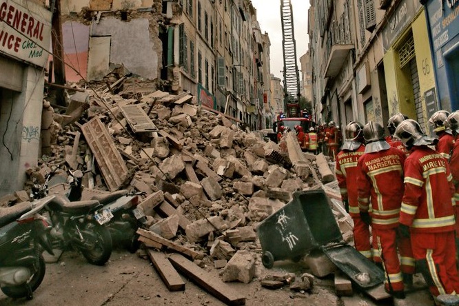Marseille: Deux immeubles s&rsquo;écroulent dans le centre-ville