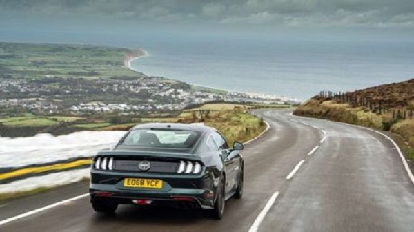 Vidéo : Découvrez l’île de Man en Ford Bulllit