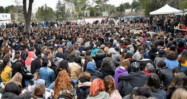 Rassemblement à Paris contre la hausse des frais d’inscription des étudiants étrangers