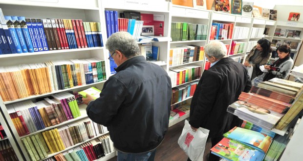 VENTE DE BOUQUINS AU JARDIN KHEMISTI À ALGER: La foire aux livres