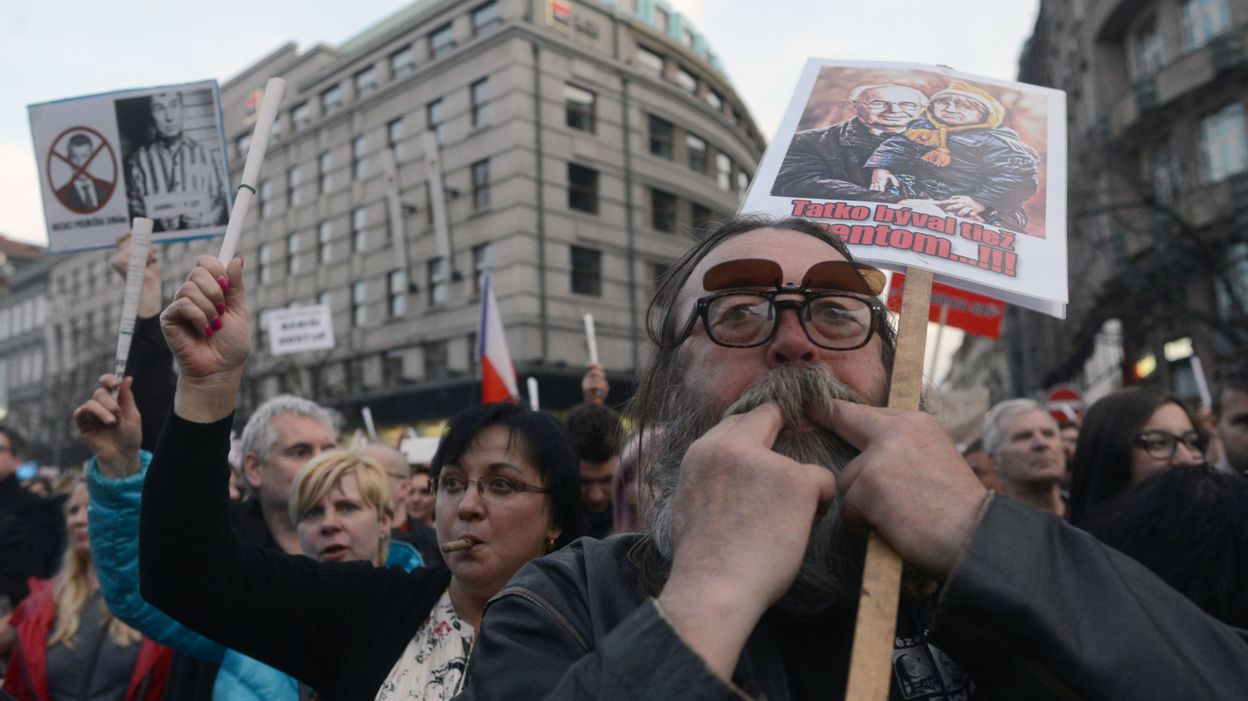 Manifestation à Prague contre le Premier ministre
