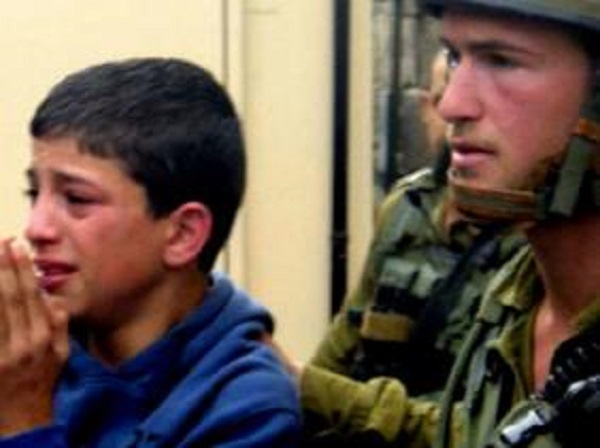 Un enfant palestinien de 8 ans arrêté par les forces d’occupation israéliennes à El-Khalil