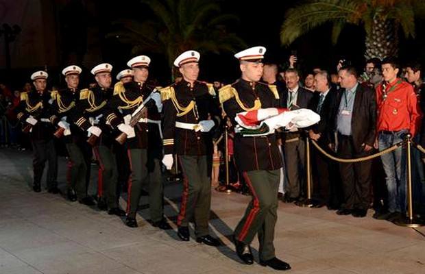 1er novembre 1954: levée des couleurs nationales à Maqam Echahid