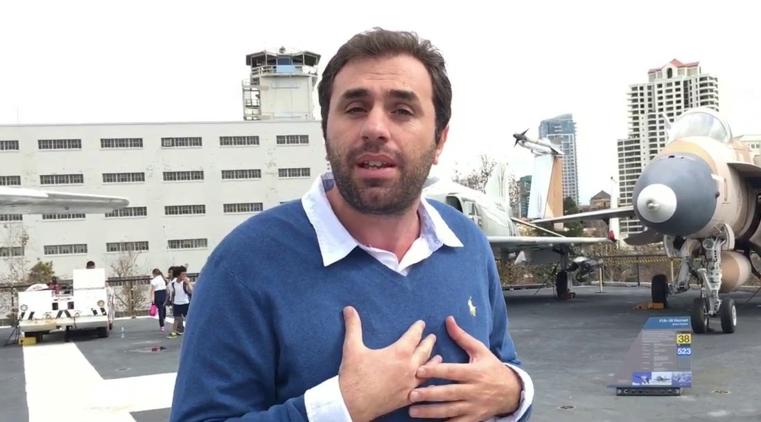 Interdit de sortie du territoire national : Le journaliste Abdou Semmar intercepté à l’aéroport d’Alger