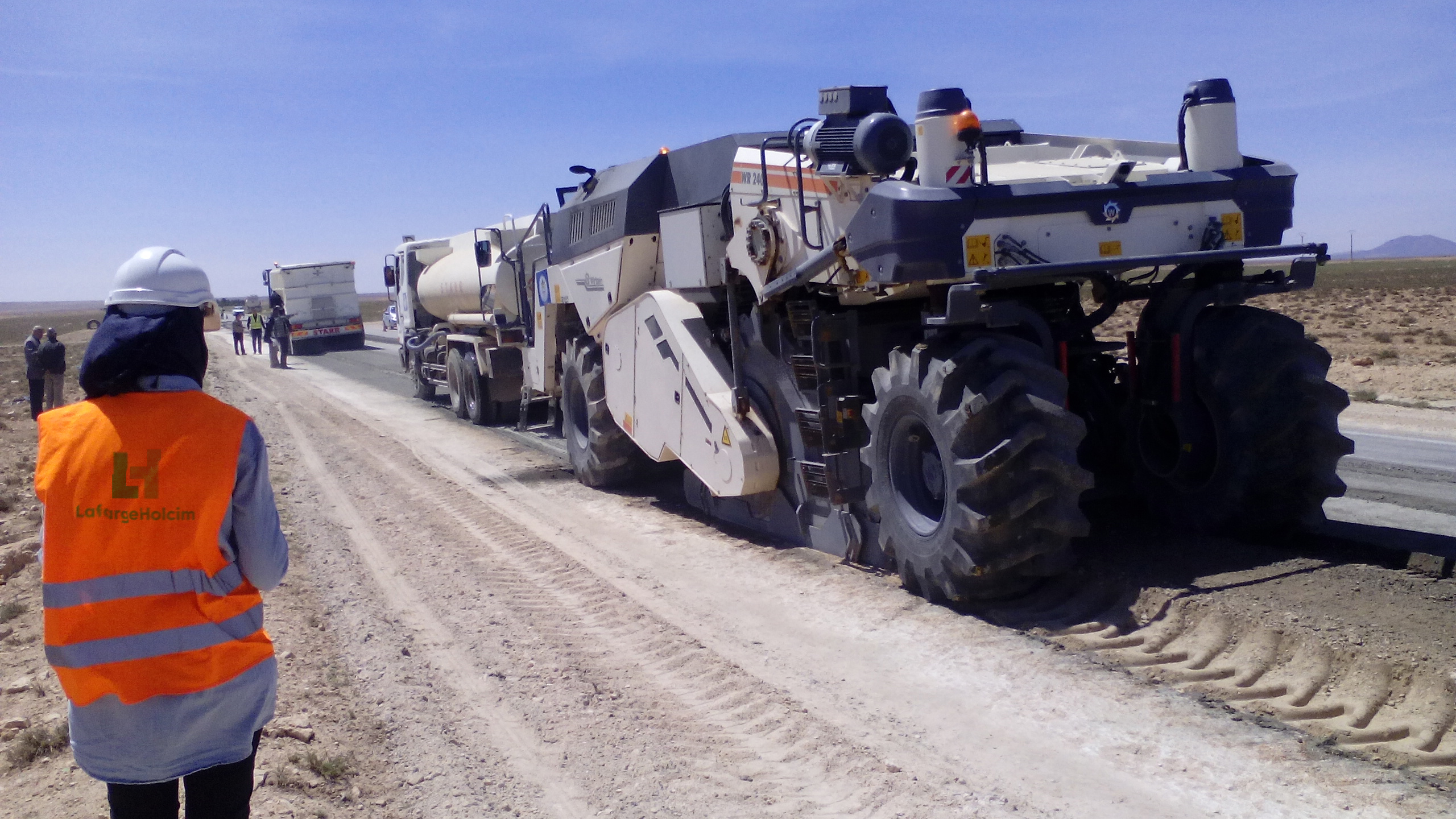 LafargeHolcim Algérie présente ses dernières innovations pour la construction et la rénovation des routes avec un crédo : réduire les coûts, les délais, l’empreinte environnementale avec plus de durabilité