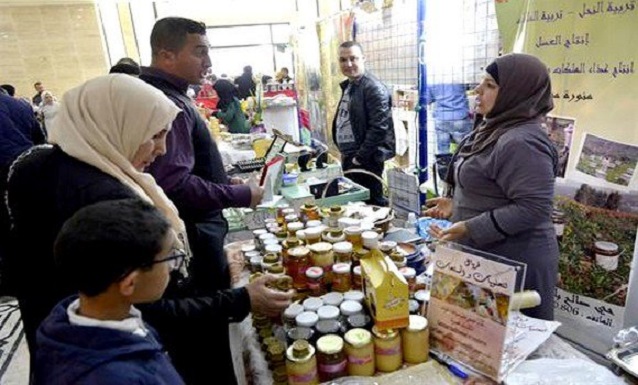 Boumerdès: les femmes intéressées par les produits hygiéniques et esthétiques à base de miel
