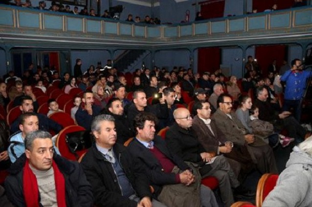 festival du théâtre amazigh de Batna: Ambiance enthousiaste lors de la soirée d’ouverture