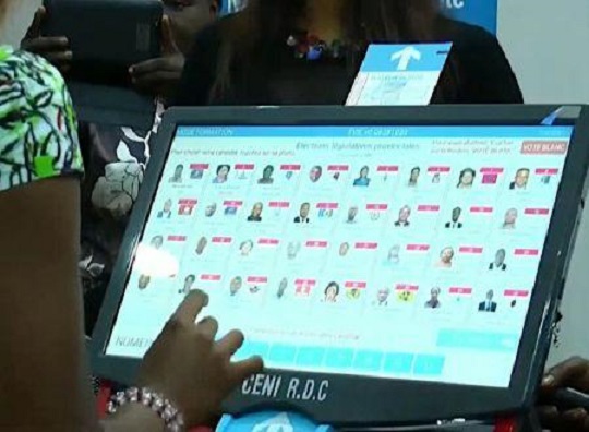 RDC : alors que les Congolais ont commencé à voter, deux sondages donnent Martin Fayulu largement vainqueur