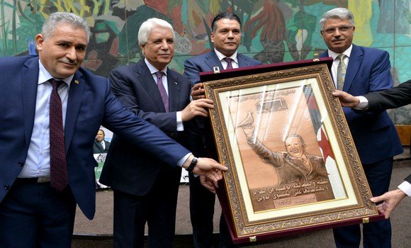 Le Président Bouteflika honoré pour ses efforts dans l&rsquo;instauration des valeurs de paix et de réconciliation nationale