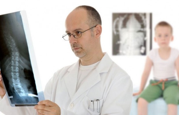 La Scoliose chez les élèves: Dépistage précoce et prise en charge conseillés à Oran