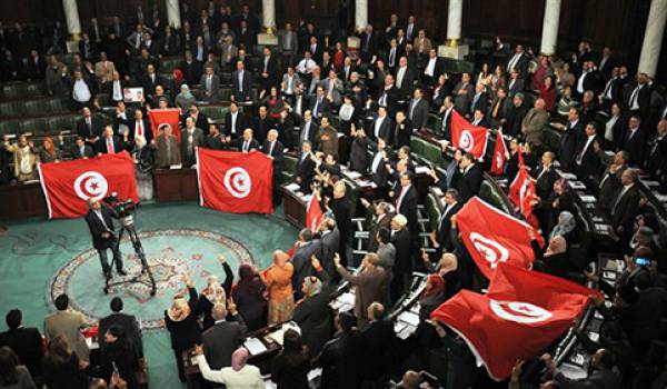 Tunisie: Adoption d&rsquo;un budget pré-électoral