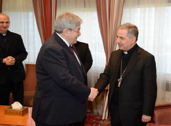 Ouyahia reçoit le représentant du Pape François