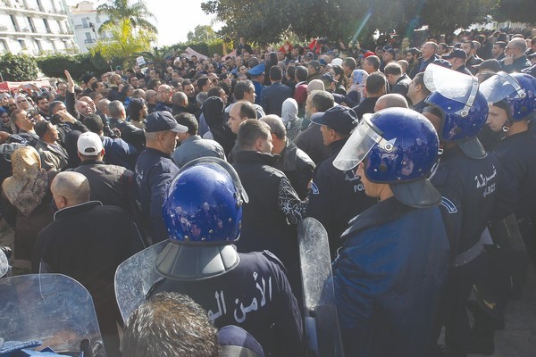 Le rassemblement pour la Kabylie met en garde: “Le pouvoir de l’ombre pousse à une explosion sociale”