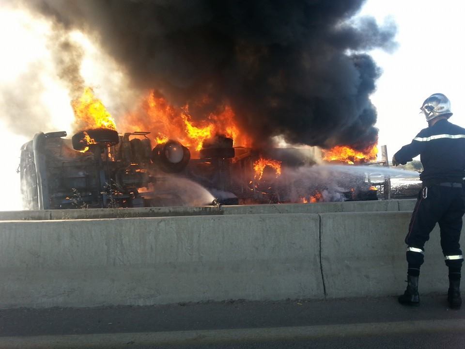 Mostaganem: Un camion-restaurant prend feu, 4 blessés