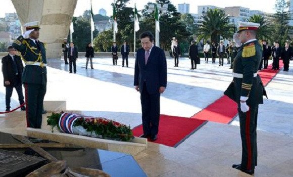 Le Premier ministre sud-coréen se recueille à la mémoire des martyrs de la Révolution