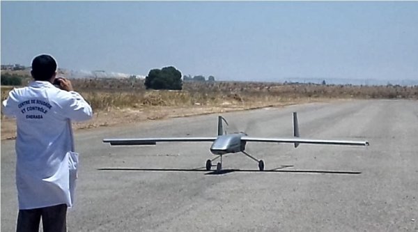 Gaïd Salah supervise le premiers essais de drones de reconnaissance