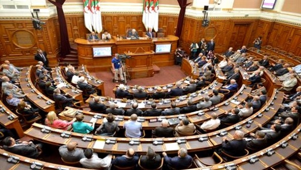 LES MAUVAISES HABITUDES DES PARTIS POLITIQUES