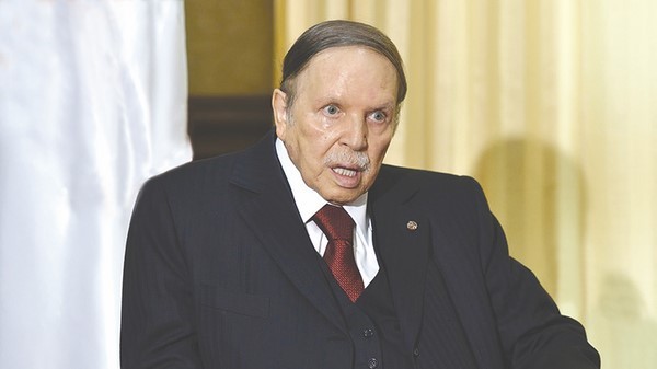 Un avion du gouvernement algérien atterrit à Genève où se trouve Bouteflika, selon Reuters