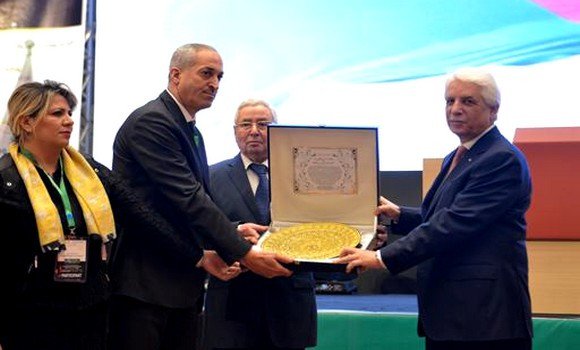 L&rsquo;exception d&rsquo;inconstitutionnalité: le président de la République honoré