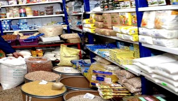 Des denrées alimentaires et des couvertures pour les familles démunies