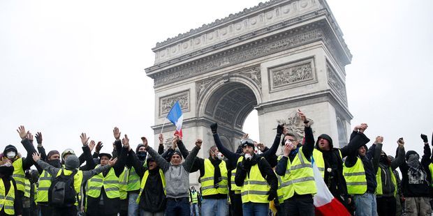 A deux jours de la restitution du grand débat, les gilets jaunes ne fléchissent pas