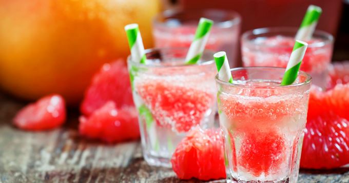 Punch pour enfants aux jus de fruits et à la grenadine