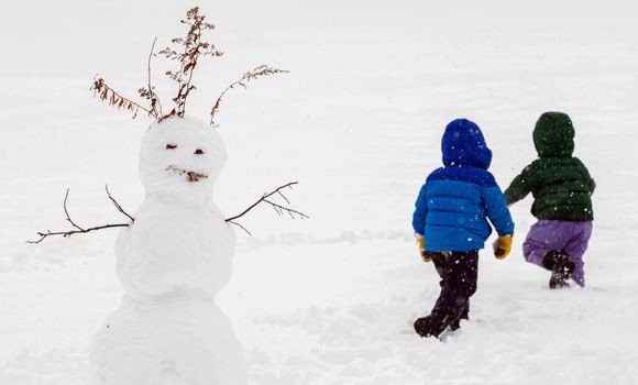 Chutes de neige : le Croissant-Rouge au secours des familles enclavées à Tizi-Ouzou