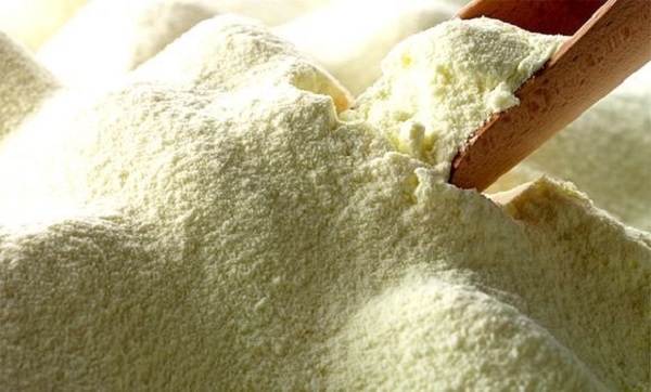 La quantité de poudre de lait distribuée aux laiteries a atteint 18.900 tonnes mensuellement