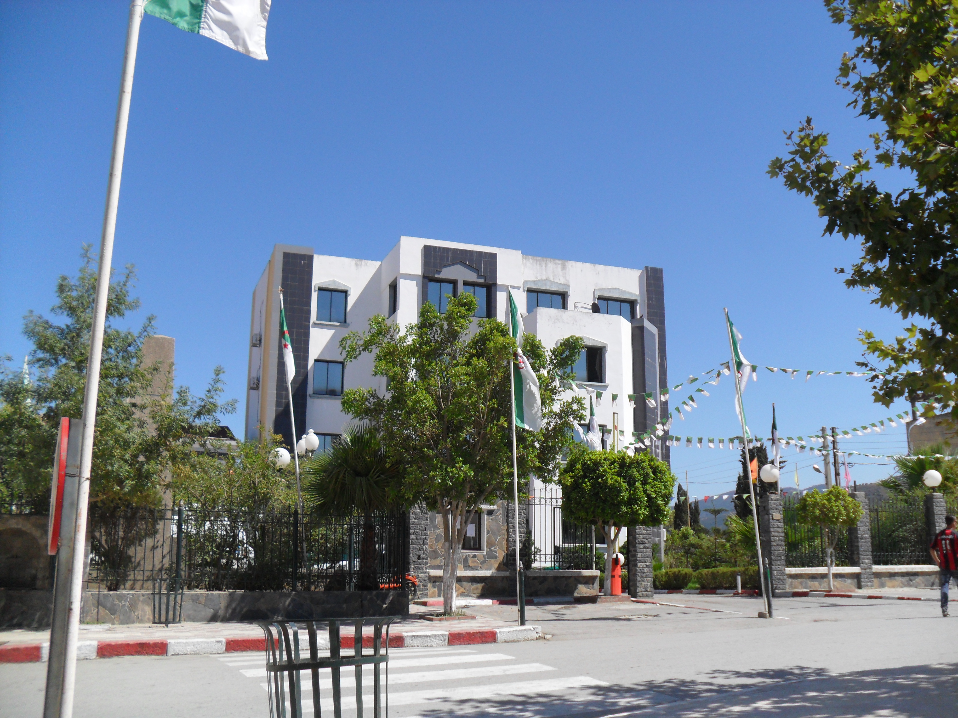 Des protestataires ferment la mairie d’Émir-Abdelkader