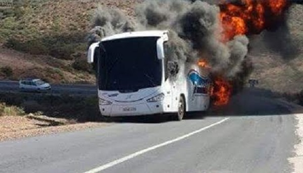 Tlemcen: Un car carbonisé sur l’autoroute Est-Ouest