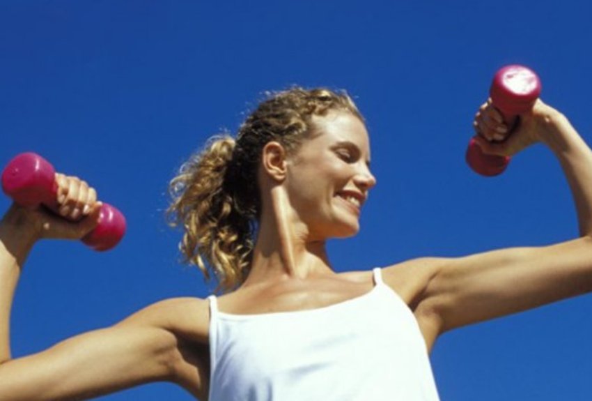 Forme: Deux exercices pour des triceps en béton