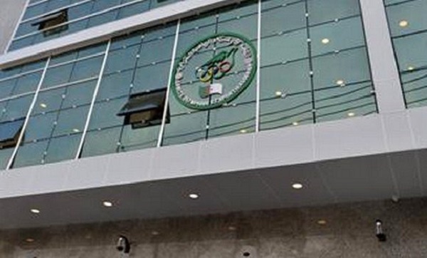 Don de plusieurs objets historiques du MC Alger au musée olympique