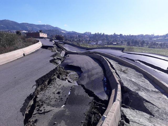 Azazga – Une partie de l’ouvrage emportée par les flots: L’échangeur menace de s’écrouler