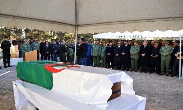 Enterrement du Général-Major Abdelhamid Bouhidel à Batna (MDN)