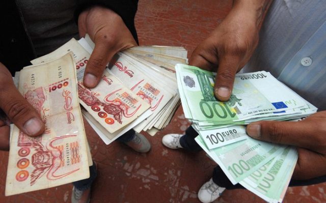 L’expert Mohamed Boukhari analyse, pour « le courrier d’Algérie », les cours financiers du marché informel : rush sur les devises au Square Port Saïd