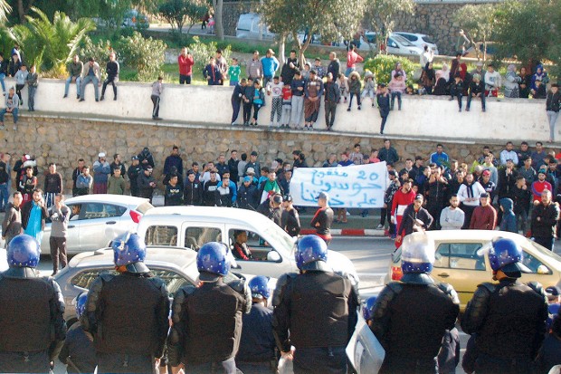 Elles réclamaient le corps de leurs enfants disparus: Rassemblement de familles de harraga près du port d’Oran