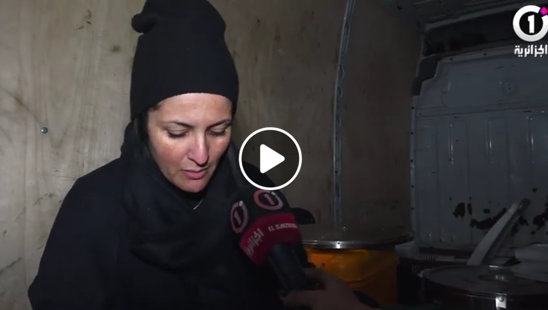 Des jeunes bénévoles aident les sans-abri à lutter contre le froid ! (Vidéo)