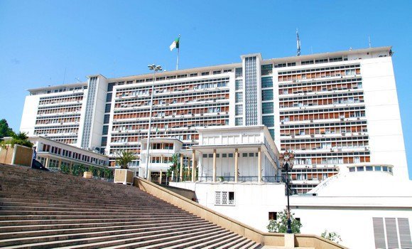 Présidentielle: 101 prétendants retirent les formulaires de souscription