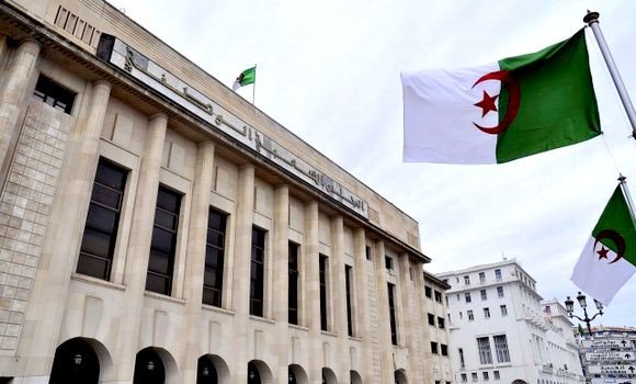 La convocation du corps électoral a barré la route devant les aventuristes