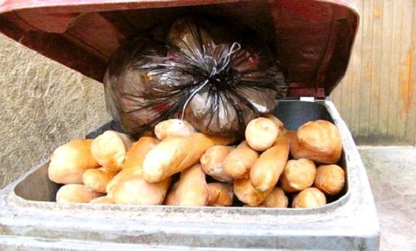 10 millions de baguettes à la poubelle quotidiennement et 340 millions de dollars de pertes annuelles : Les chiffres choquants du gaspillage de pain