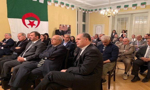 Messahel rencontre les représentants de la communauté nationale établie aux Pays-Bas