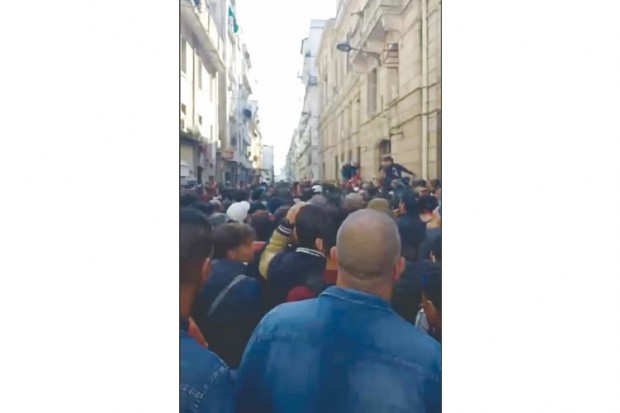 Des centaines de personnes ont battu le pavé hier: Annaba marche de nouveau contre le 5e mandat