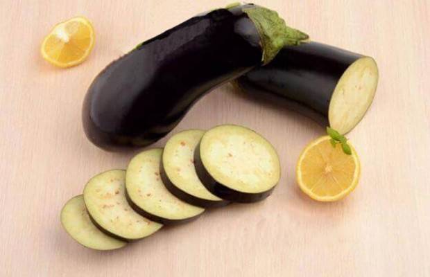 L’eau d’aubergine avec du citron, une formule naturelle pour perdre du poids