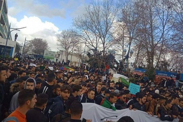 Des manifestations en cours à travers le pays : Des étudiants et des lycéens dans la rue contre le 5e mandat