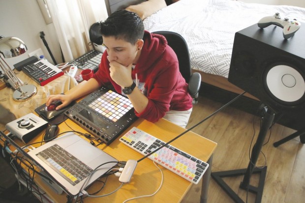 De l’oud et des beats : Des stars de l’électro palestinienne revisitent leur folklore