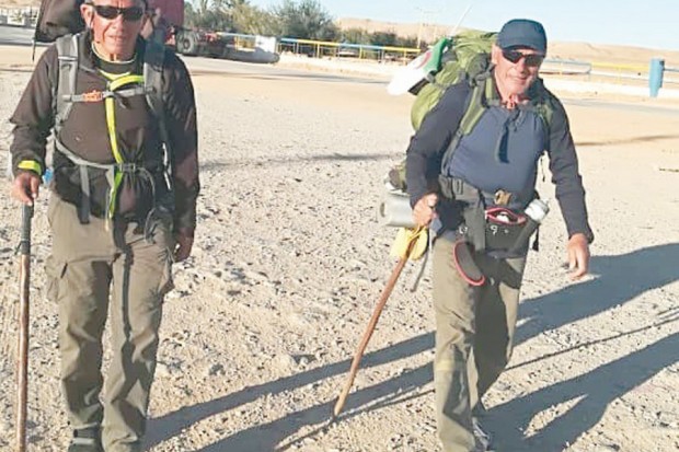 Ils font Alger-Tamanrasset à pied: Les deux marcheurs ont parcouru déjà 900 km en 23 jours