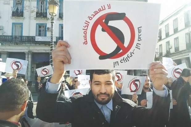 Une vague anti-5e mandat prend forme !