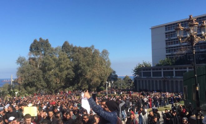 Les manifestants décident de se rendre au siège de la Présidence de la République à El Mouradia !