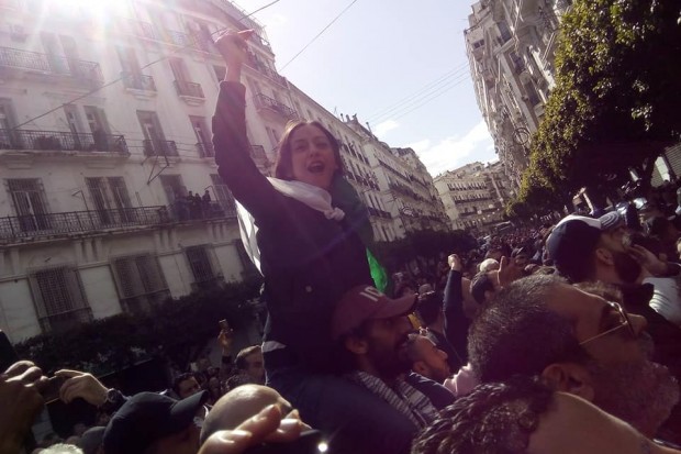 Les citoyens rejoignent spontanément le rassemblement de Mouwatana – Alger : Une marée humaine occupe Didouche Mourad